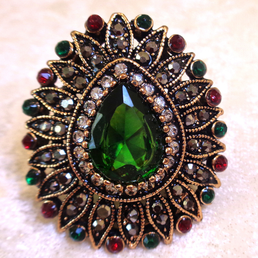CHARMING GEMSTONE HANDCRAFTED VINTAGE RING SIZE 7
